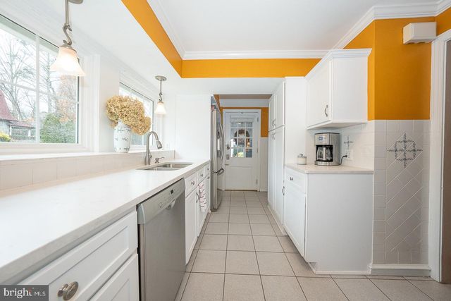 6323 SHERWOOD RD, Philadelphia, PA 19151