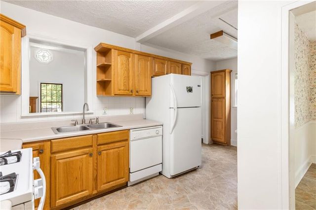 2510 Jewel Street, East Point, GA 30344