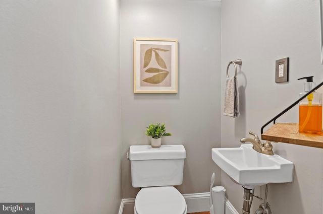 2010 FOUNTAIN ST, Baltimore, MD 21231