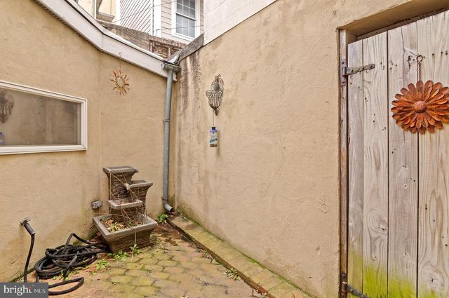 2010 FOUNTAIN ST, Baltimore, MD 21231