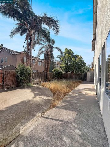 1214 Dover Ln, Tracy, CA 95377