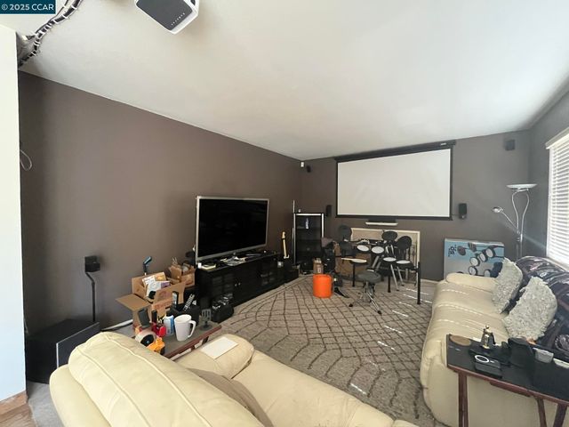 1214 Dover Ln, Tracy, CA 95377