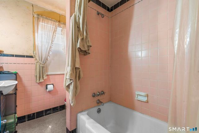 30 Parklawn Drive, Waterbury, CT 06708