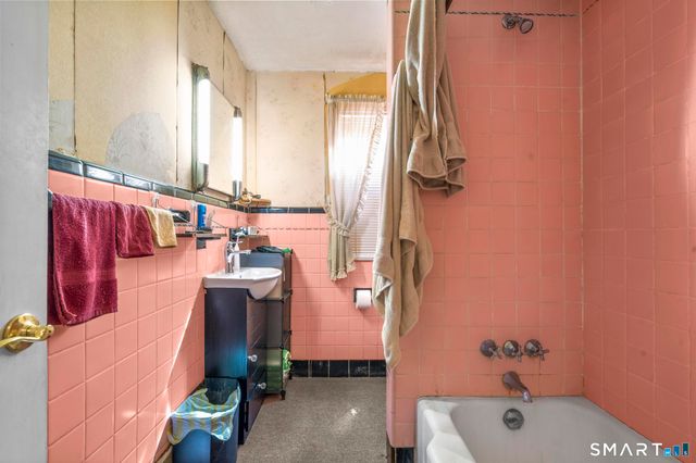 30 Parklawn Drive, Waterbury, CT 06708