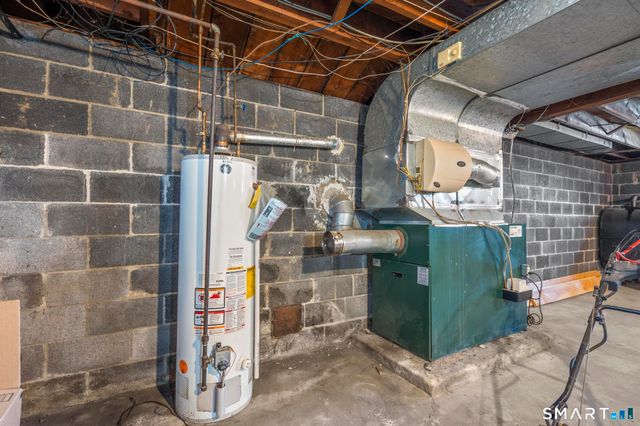 30 Parklawn Drive, Waterbury, CT 06708