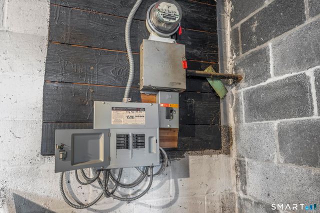 30 Parklawn Drive, Waterbury, CT 06708