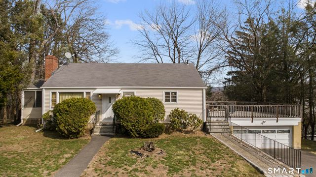 30 Parklawn Drive, Waterbury, CT 06708