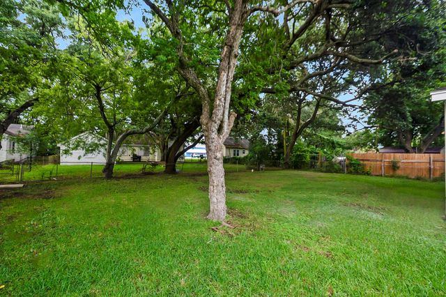 2508 N Houston Drive, La Marque, TX 77568