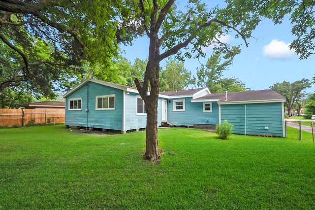 2508 N Houston Drive, La Marque, TX 77568