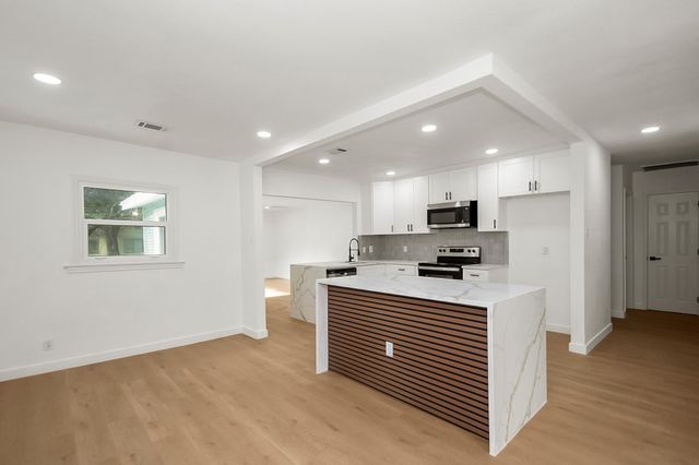 2508 N Houston Drive, La Marque, TX 77568