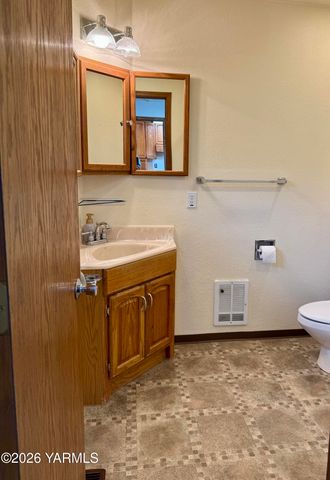 3920 S Olden Way, Toppenish, WA 98948