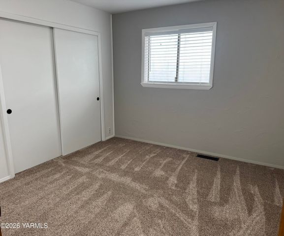 3920 S Olden Way, Toppenish, WA 98948