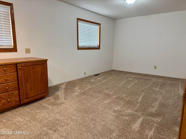 3920 S Olden Way, Toppenish, WA 98948