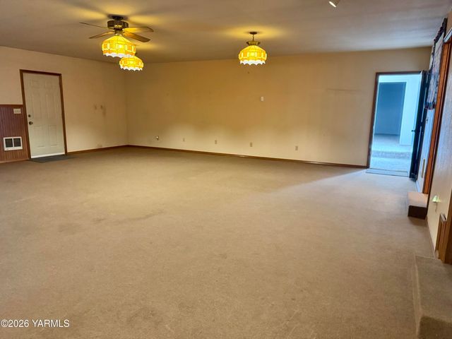 3920 S Olden Way, Toppenish, WA 98948