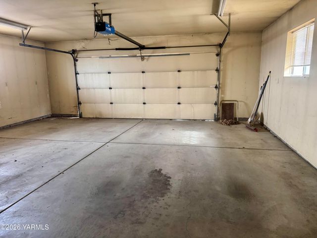 3920 S Olden Way, Toppenish, WA 98948