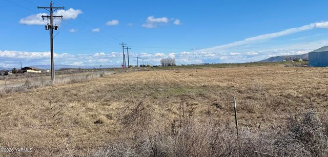 3920 S Olden Way, Toppenish, WA 98948