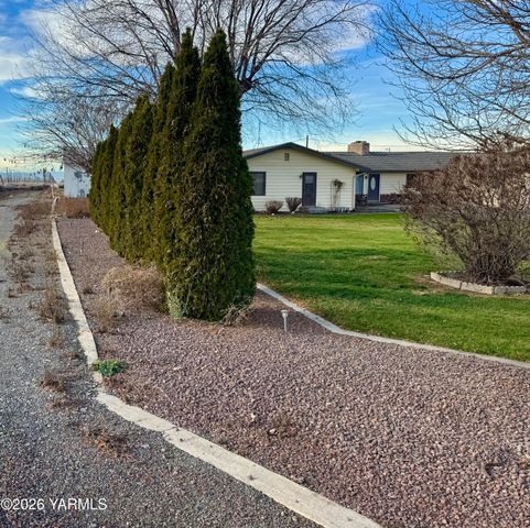 3920 S Olden Way, Toppenish, WA 98948