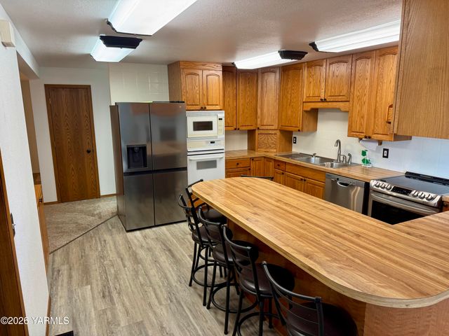 3920 S Olden Way, Toppenish, WA 98948