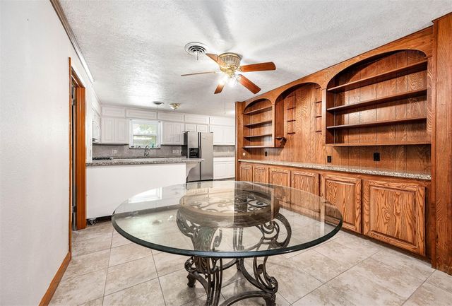 5813 Russell Lane, Baytown, TX 77521
