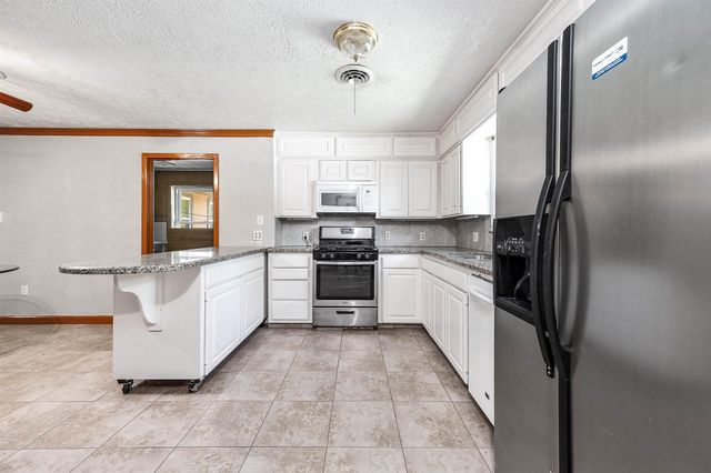 5813 Russell Lane, Baytown, TX 77521