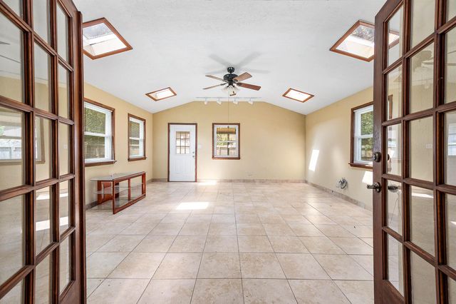 5813 Russell Lane, Baytown, TX 77521
