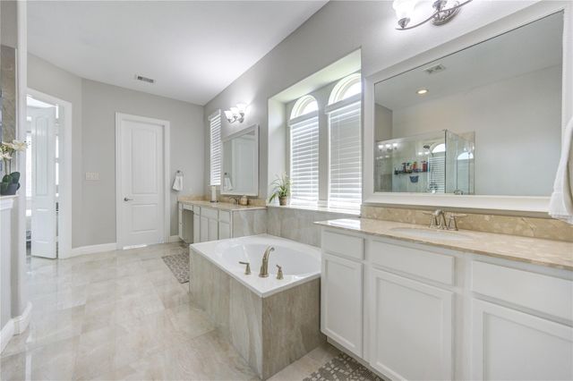 3077 Tradinghouse Creek Lane, League City, TX 77573