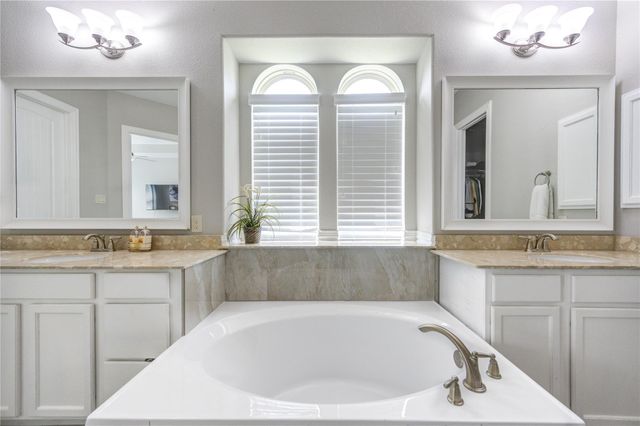 3077 Tradinghouse Creek Lane, League City, TX 77573