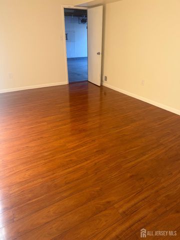13 OAK WOOD Drive, Parlin, NJ 08859