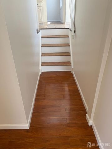 13 OAK WOOD Drive, Parlin, NJ 08859