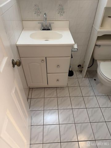 13 OAK WOOD Drive, Parlin, NJ 08859