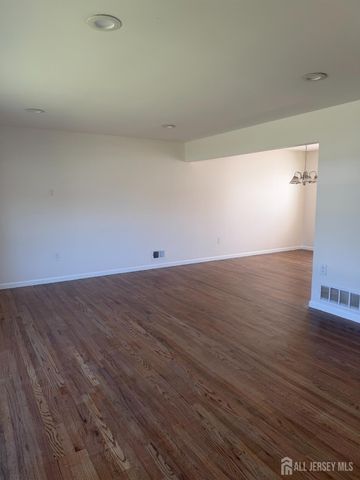 13 OAK WOOD Drive, Parlin, NJ 08859