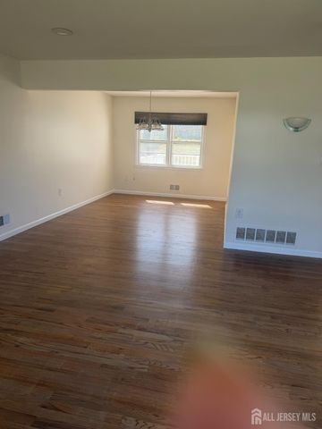 13 OAK WOOD Drive, Parlin, NJ 08859