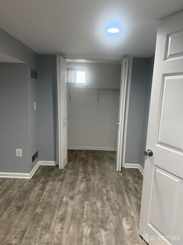 13 OAK WOOD Drive, Parlin, NJ 08859