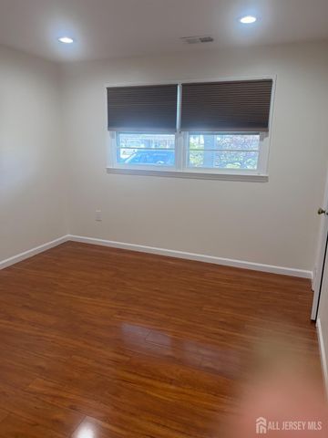 13 OAK WOOD Drive, Parlin, NJ 08859