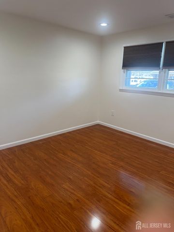 13 OAK WOOD Drive, Parlin, NJ 08859