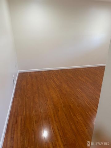13 OAK WOOD Drive, Parlin, NJ 08859