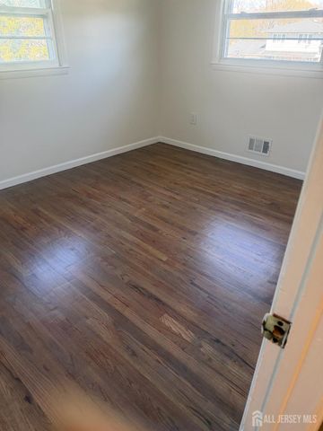 13 OAK WOOD Drive, Parlin, NJ 08859