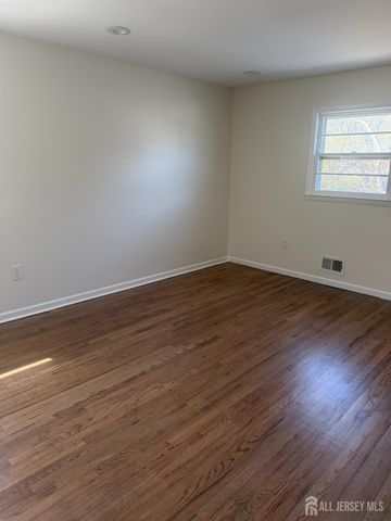 13 OAK WOOD Drive, Parlin, NJ 08859