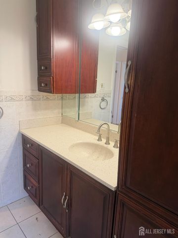 13 OAK WOOD Drive, Parlin, NJ 08859