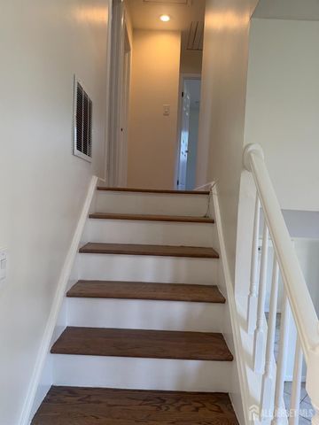 13 OAK WOOD Drive, Parlin, NJ 08859