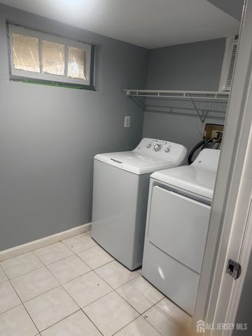 13 OAK WOOD Drive, Parlin, NJ 08859