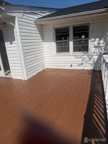13 OAK WOOD Drive, Parlin, NJ 08859