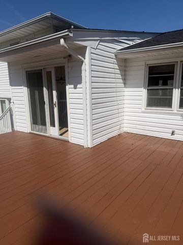 13 OAK WOOD Drive, Parlin, NJ 08859