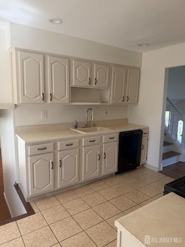 13 OAK WOOD Drive, Parlin, NJ 08859