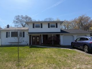 13 OAK WOOD Drive, Parlin, NJ 08859