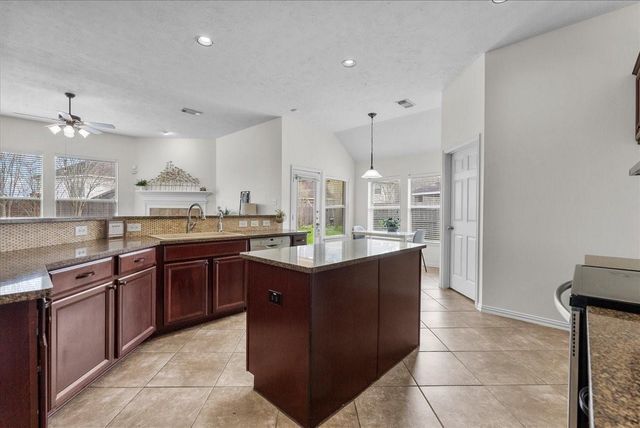 2120 Red Timber Court, League City, TX 77573