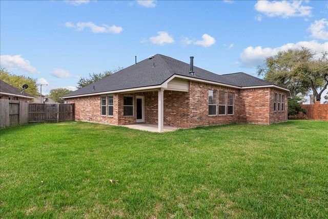 2120 Red Timber Court, League City, TX 77573