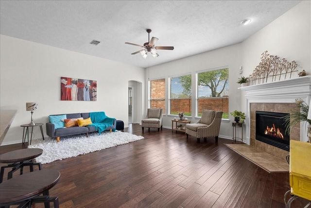 2120 Red Timber Court, League City, TX 77573