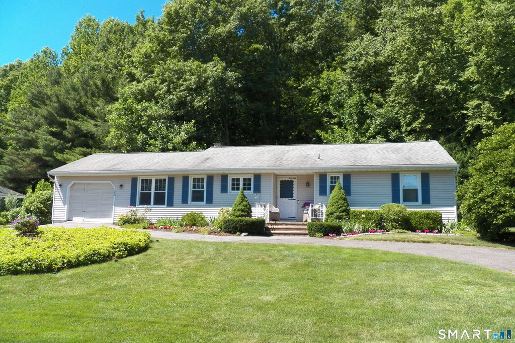 149 Waterbury Road, Prospect, CT 06712