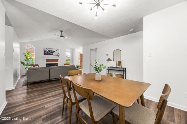 11403 Ridge Lake Dr, Louisville, KY 40272